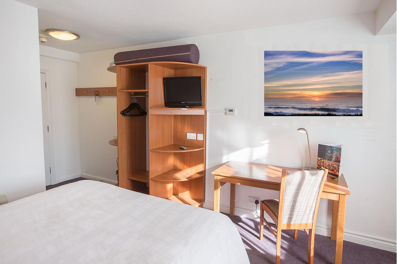Redwings Lodge Солихъл Екстериор снимка