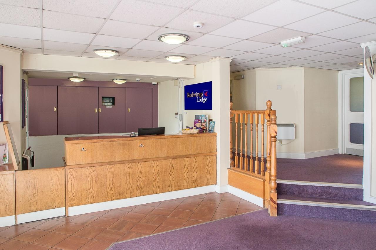 Redwings Lodge Солихъл Екстериор снимка